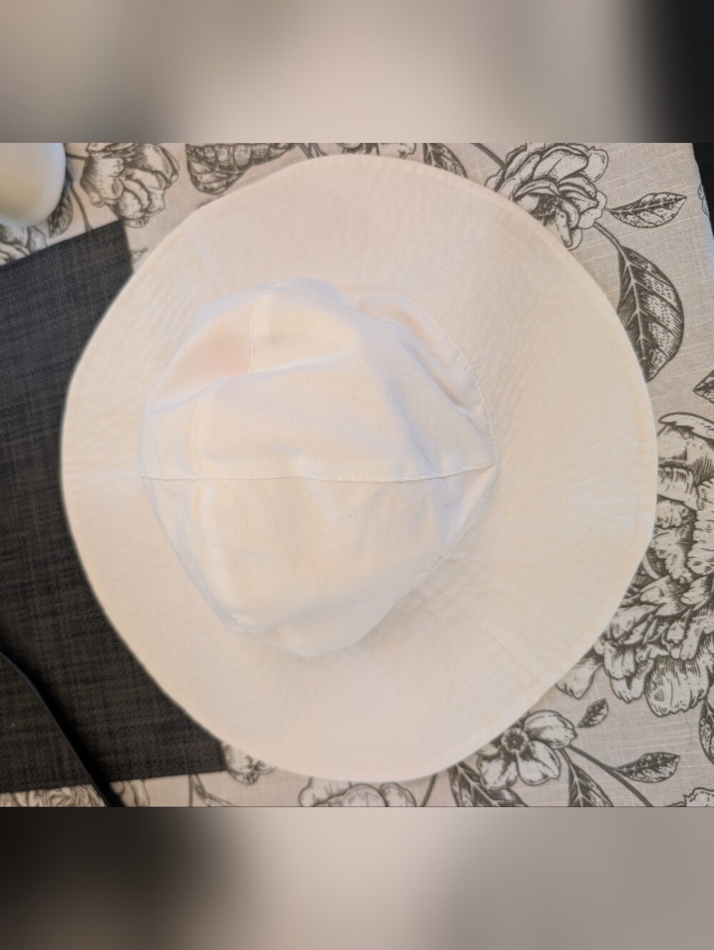 2/$20 ✨Carter's Reversible Floral Sun Hat